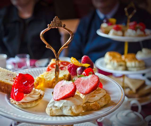 10 British Foods That Surprisingly Pair Perfectly with Pálinka